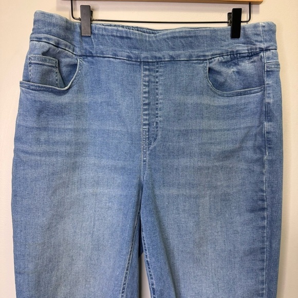Pennington's Responsible, Savvy Fit, Denim Capri, Light Wash - d/C Jeans Size 16 - Picture 6 of 10